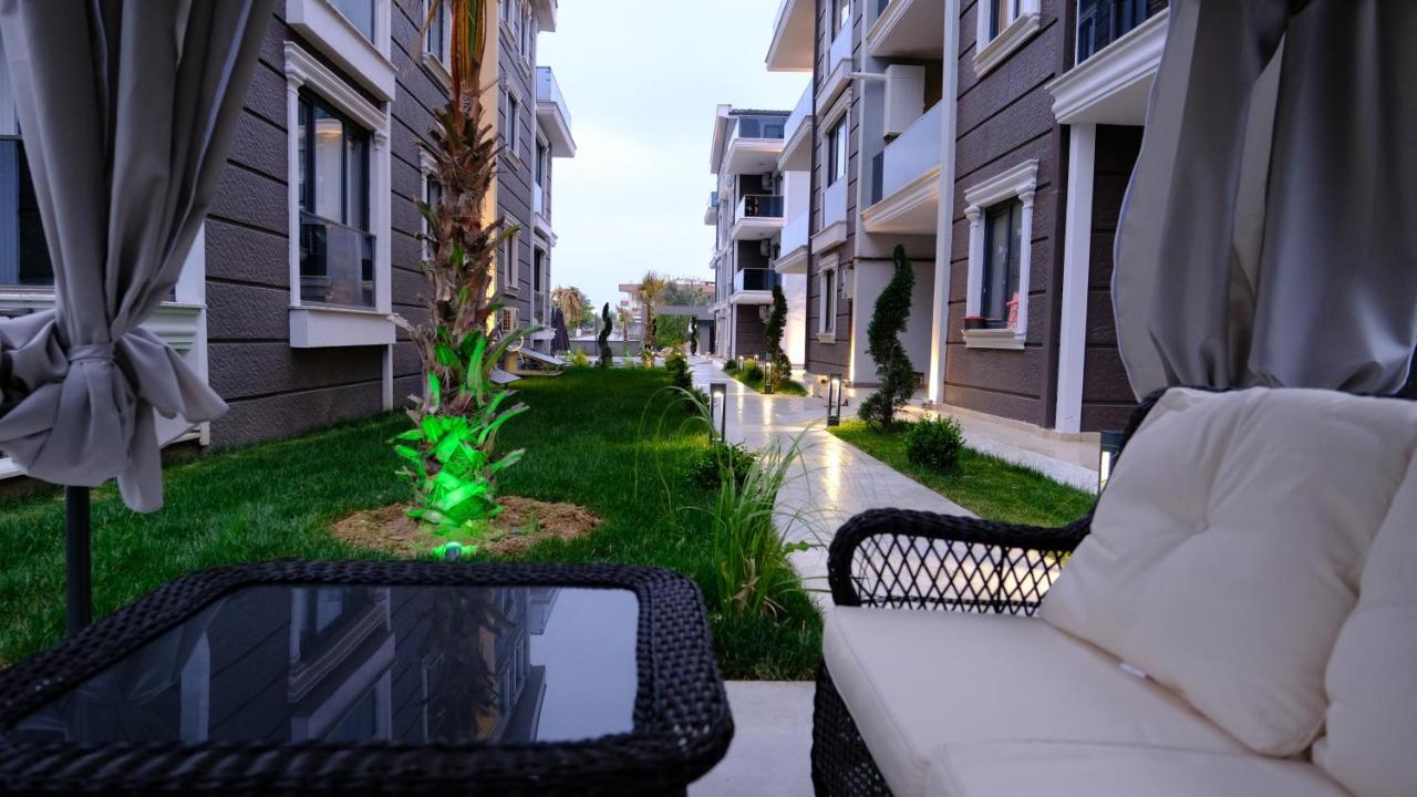 الشقق الفندقية يالوفافي  Flower City Suits المظهر الخارجي الصورة
