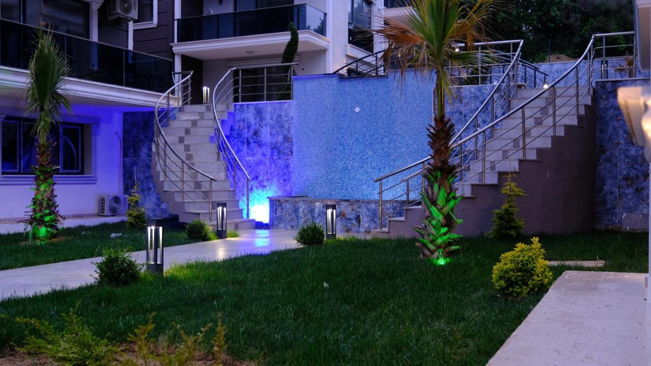 الشقق الفندقية يالوفافي  Flower City Suits المظهر الخارجي الصورة