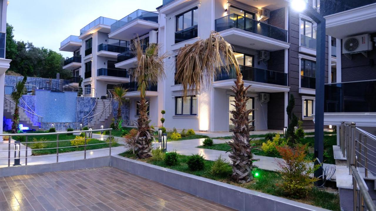 الشقق الفندقية يالوفافي  Flower City Suits المظهر الخارجي الصورة