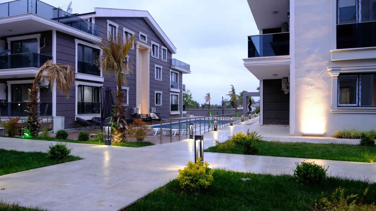 الشقق الفندقية يالوفافي  Flower City Suits المظهر الخارجي الصورة