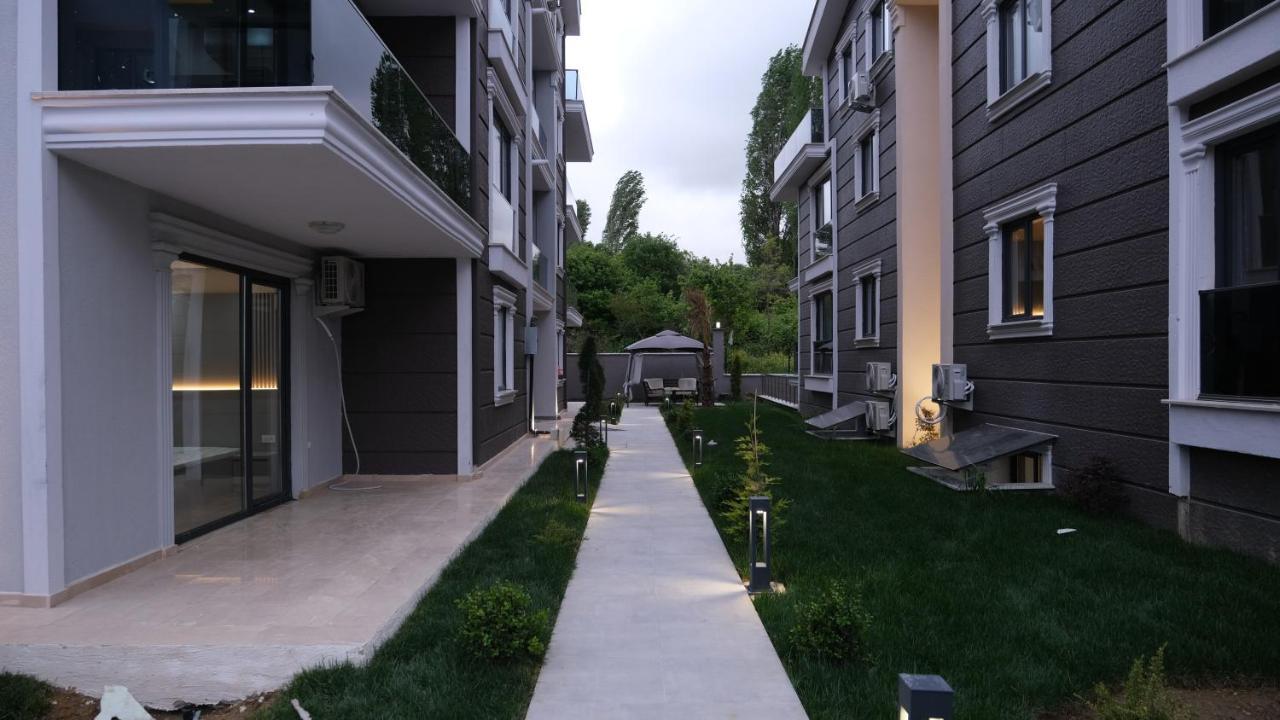 الشقق الفندقية يالوفافي  Flower City Suits المظهر الخارجي الصورة