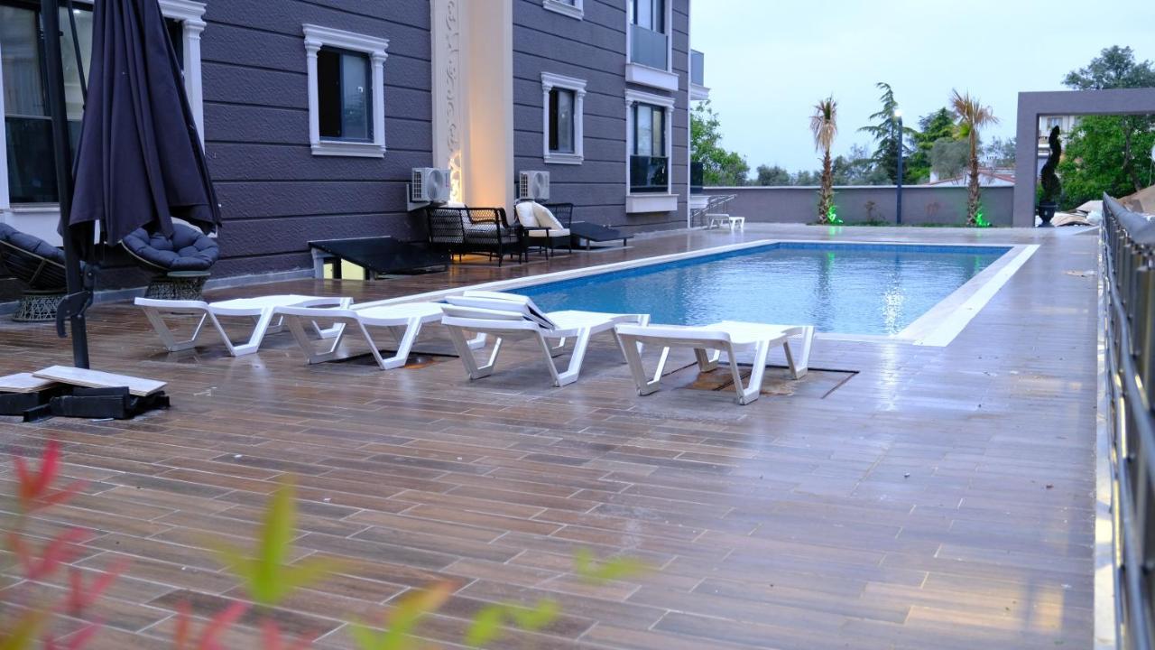 الشقق الفندقية يالوفافي  Flower City Suits المظهر الخارجي الصورة