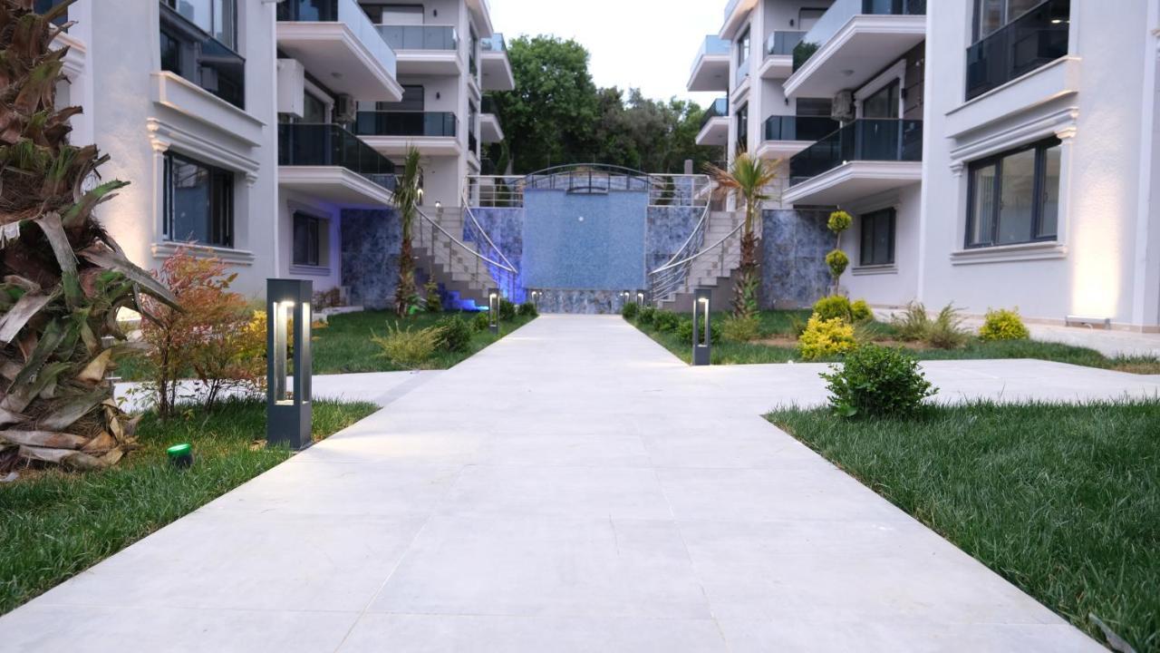 الشقق الفندقية يالوفافي  Flower City Suits المظهر الخارجي الصورة