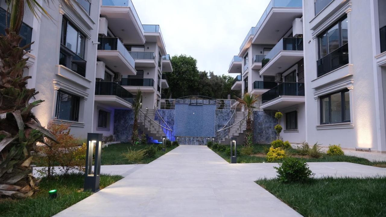 الشقق الفندقية يالوفافي  Flower City Suits المظهر الخارجي الصورة