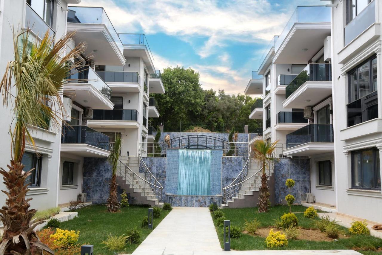 الشقق الفندقية يالوفافي  Flower City Suits المظهر الخارجي الصورة