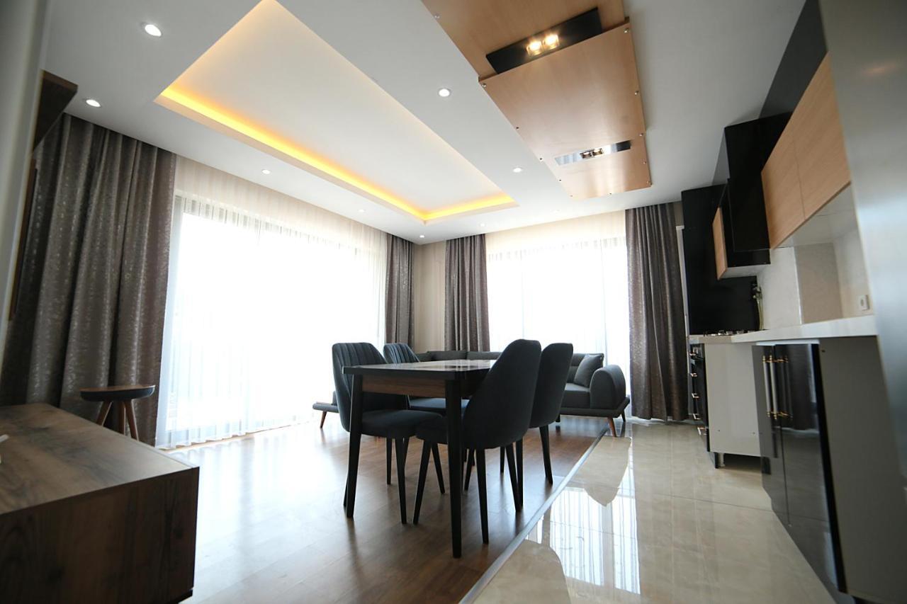 الشقق الفندقية يالوفافي  Flower City Suits المظهر الخارجي الصورة