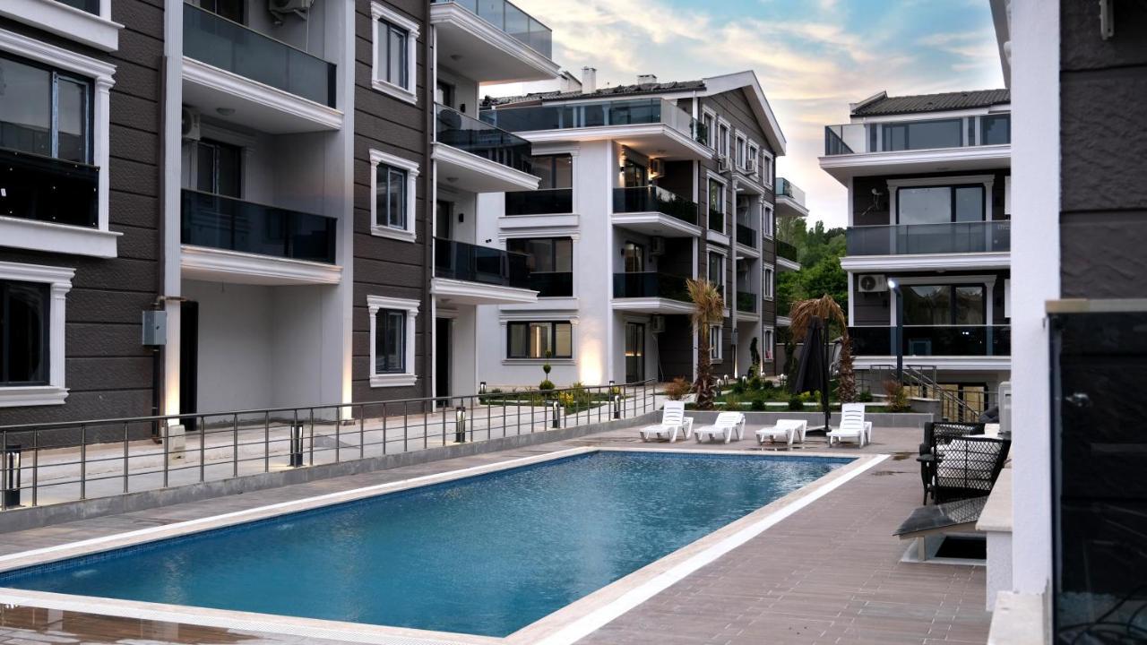 الشقق الفندقية يالوفافي  Flower City Suits المظهر الخارجي الصورة