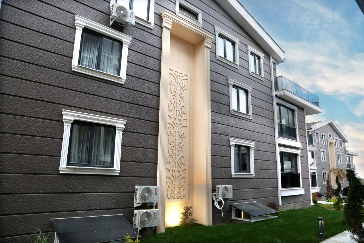 الشقق الفندقية يالوفافي  Flower City Suits المظهر الخارجي الصورة