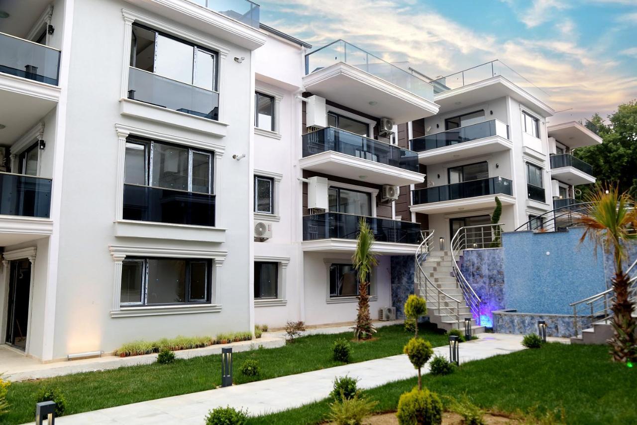 الشقق الفندقية يالوفافي  Flower City Suits المظهر الخارجي الصورة