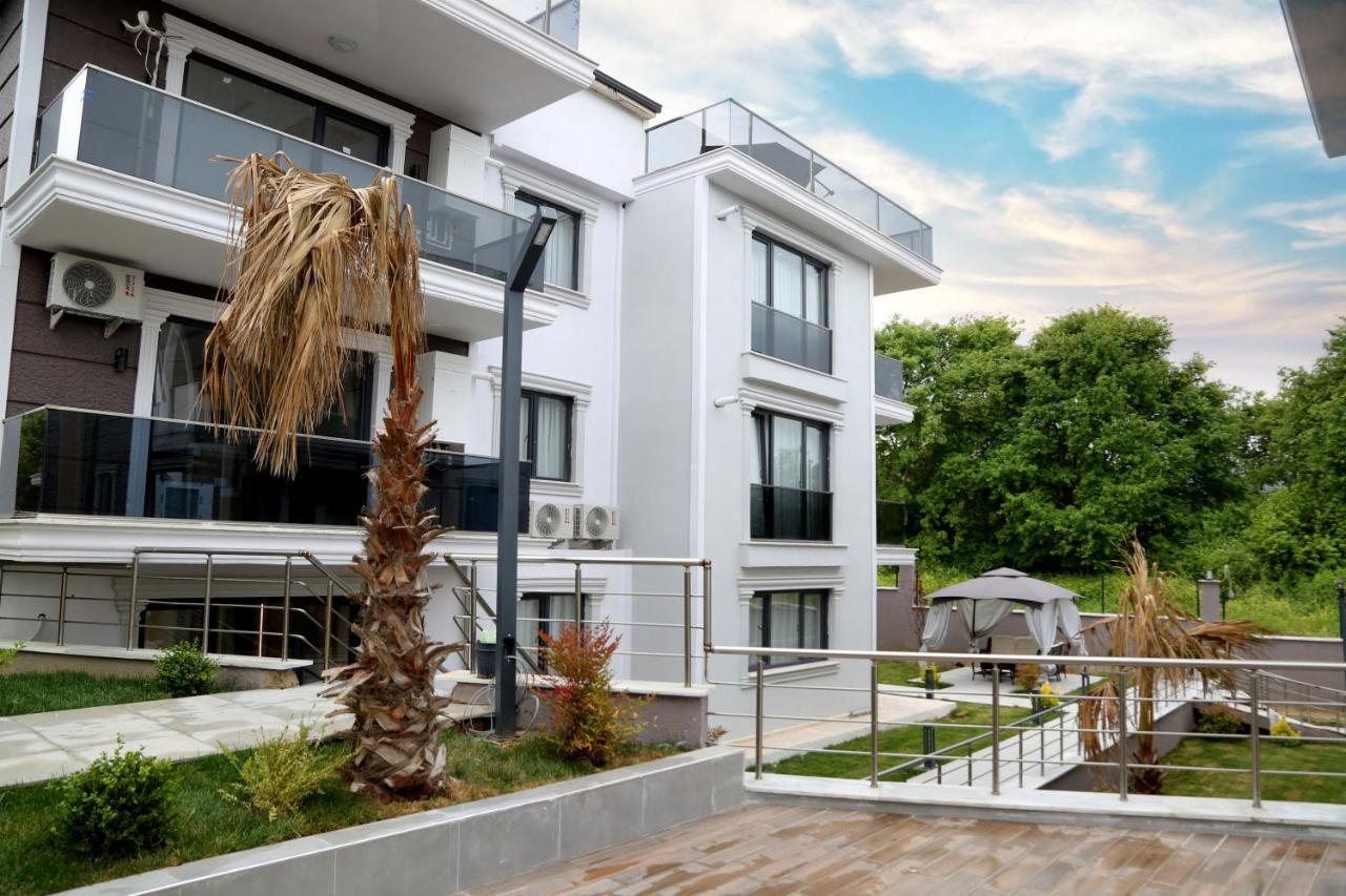الشقق الفندقية يالوفافي  Flower City Suits المظهر الخارجي الصورة