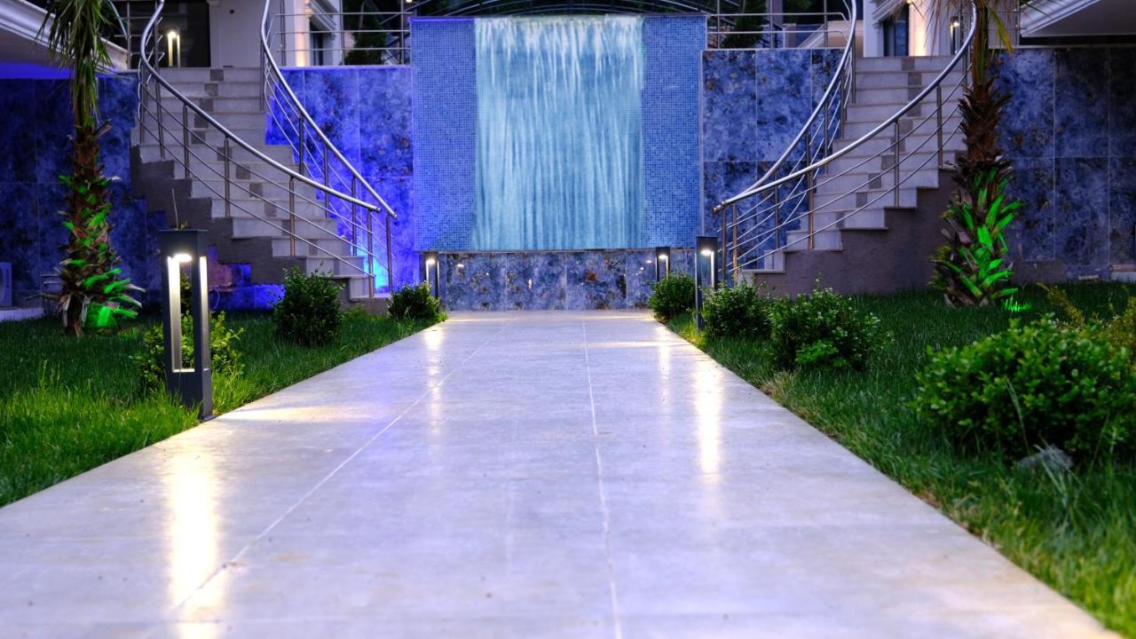 الشقق الفندقية يالوفافي  Flower City Suits المظهر الخارجي الصورة
