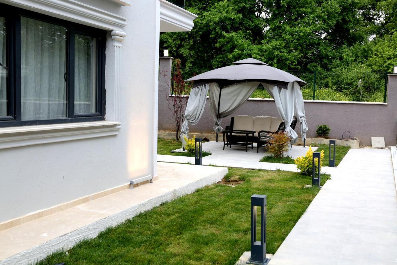 الشقق الفندقية يالوفافي  Flower City Suits المظهر الخارجي الصورة