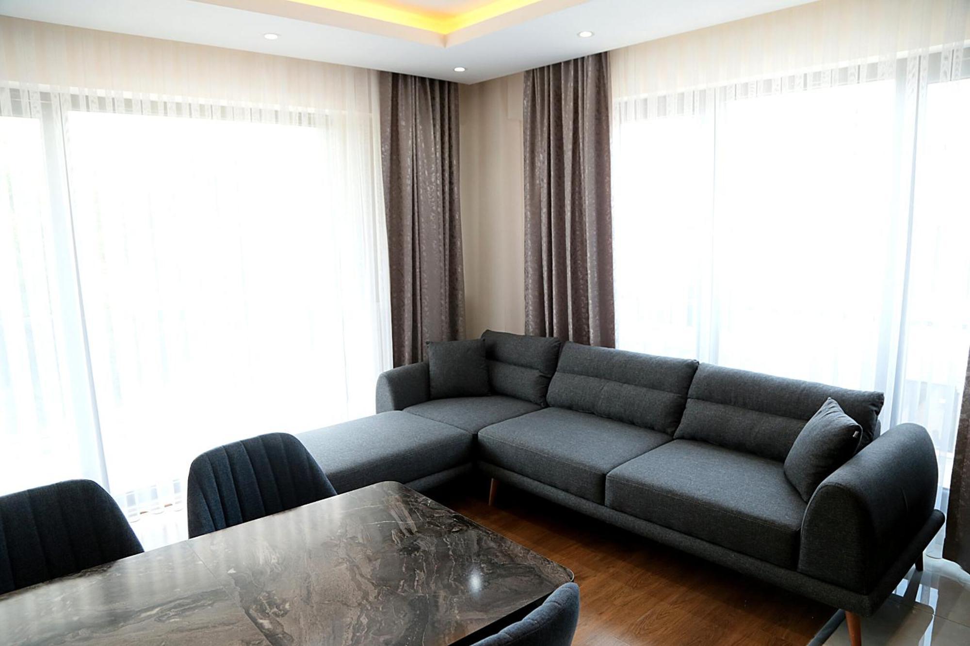 الشقق الفندقية يالوفافي  Flower City Suits المظهر الخارجي الصورة